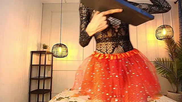 Nikki Vesper online show from 31, 10, 2025