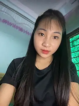 Snapshot of banlinh004 chatting on 15, 10, 2025 banlinh004 online show from 15, 10, 2025