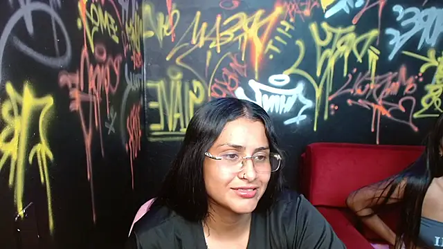 Snapshot of AmaraGlam chatting on 14, 10, 2025 AmaraGlam online show from 14, 10, 2025