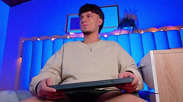 LiamThunder05  online show from 8, 11, 2025