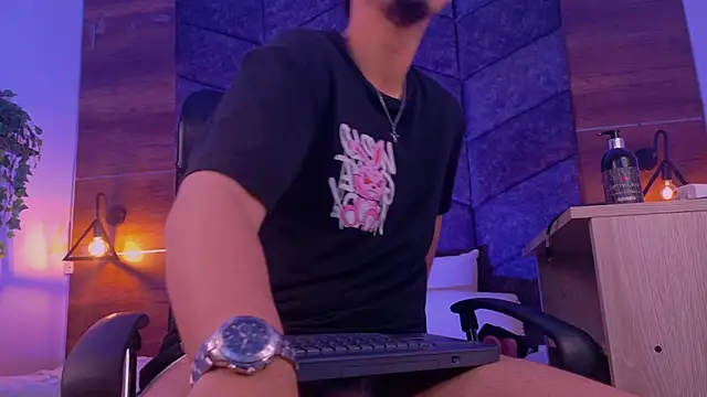 LiamThunder05  online show from 12, 11, 2025