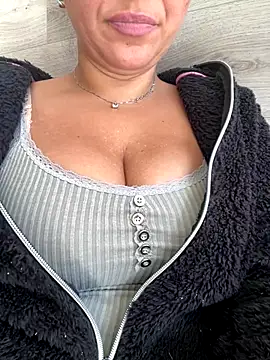 Daiana Andra online show from 4, 11, 2025