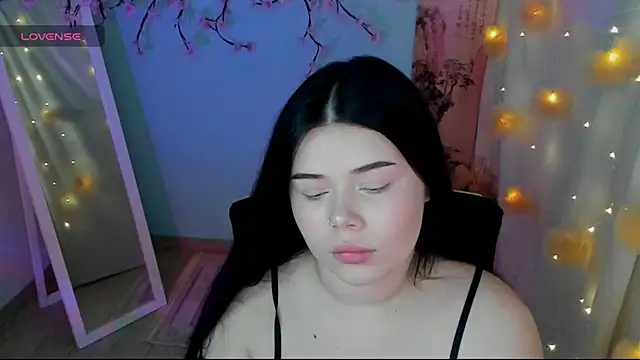 Mona Esty online show from 5, 8, 2026