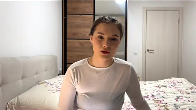 Snapshot of KellieErck chatting on 2, 10, 2025 KellieErck online show from 2, 10, 2025