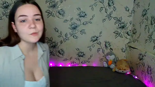 Snapshot of OliviaMontgommery chatting on 5, 4, 2026 OliviaMontgommery online show from 5, 4, 2026