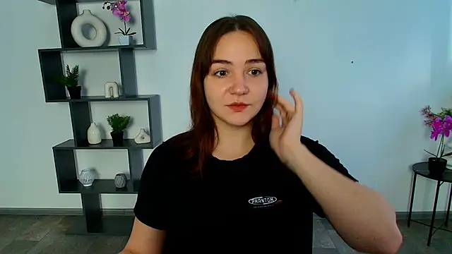 OliviaMontgommery online show from 18, 11, 2025