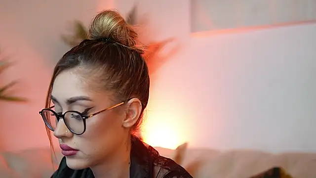 Snapshot of AileenKiss chatting on 19, 11, 2025 AileenKiss online show from 19, 11, 2025