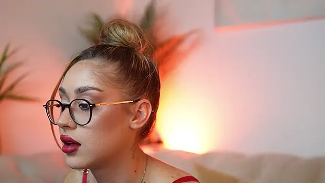 Snapshot of AileenKiss chatting on 14, 10, 2025 AileenKiss online show from 14, 10, 2025