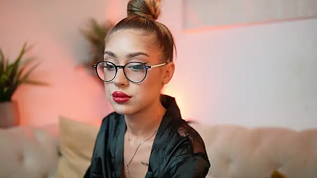 Snapshot of AileenKiss chatting on 10, 10, 2025 AileenKiss online show from 10, 10, 2025