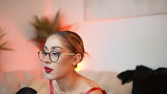 Snapshot of AileenKiss chatting on 29, 10, 2025 AileenKiss online show from 29, 10, 2025