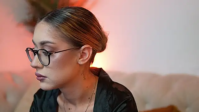 Snapshot of AileenKiss chatting on 22, 10, 2025 AileenKiss online show from 22, 10, 2025