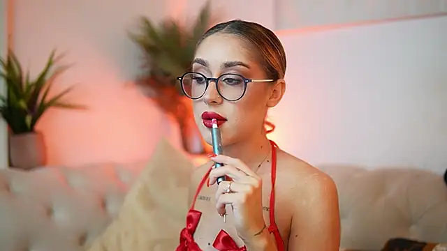 Snapshot of AileenKiss chatting on 11, 11, 2025 AileenKiss online show from 11, 11, 2025