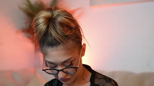 Snapshot of AileenKiss chatting on 24, 10, 2025 AileenKiss online show from 24, 10, 2025