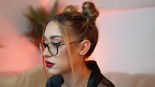 Snapshot of AileenKiss chatting on 26, 10, 2025 AileenKiss online show from 26, 10, 2025