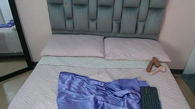 Snapshot of Kitty_foxx_ chatting on 9, 10, 2025 Kitty foxx online show from 9, 10, 2025