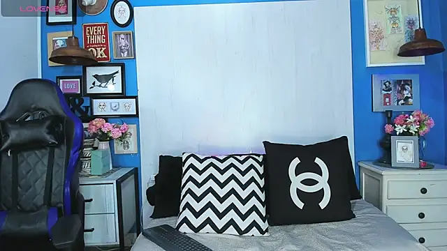 Snapshot of CameronRey_ chatting on 13, 11, 2025 CameronRey online show from 13, 11, 2025