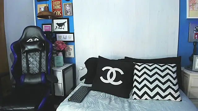 Snapshot of CameronRey_ chatting on 7, 11, 2025 CameronRey online show from 7, 11, 2025