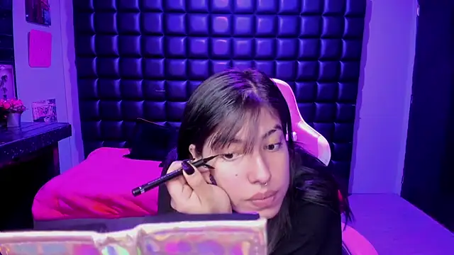 Snapshot of Violetta_Swett_ chatting on 1, 12, 2025 Violetta Swett online show from 1, 12, 2025