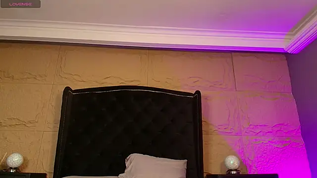 naomi hill1 online show from 10, 10, 2025