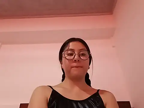 Snapshot of lil_mila chatting on 22, 10, 2025 lil mila online show from 22, 10, 2025