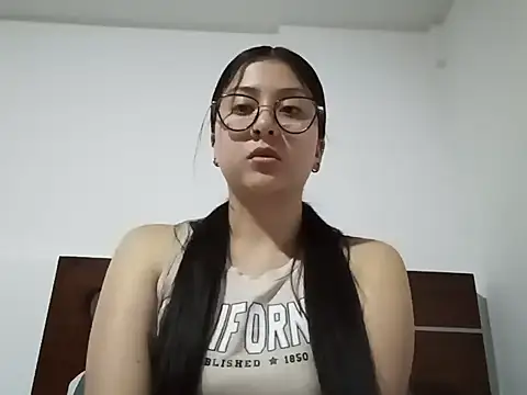 Snapshot of lil_mila chatting on 9, 11, 2025 lil mila online show from 9, 11, 2025