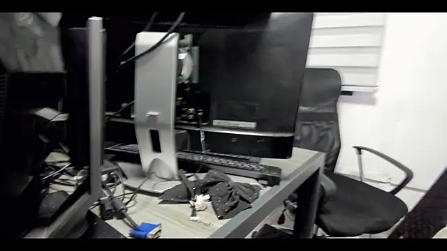 Xander Taylor  online show from 29, 10, 2025