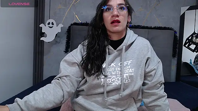 Snapshot of -Samantha_ chatting on 25, 10, 2025 -Samantha  online show from 25, 10, 2025
