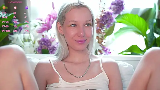 Snapshot of RanyThomson chatting on 3, 12, 2025 RanyThomson online show from 3, 12, 2025