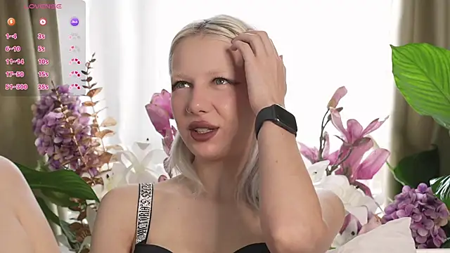 Snapshot of RanyThomson chatting on 20, 10, 2025 RanyThomson online show from 20, 10, 2025