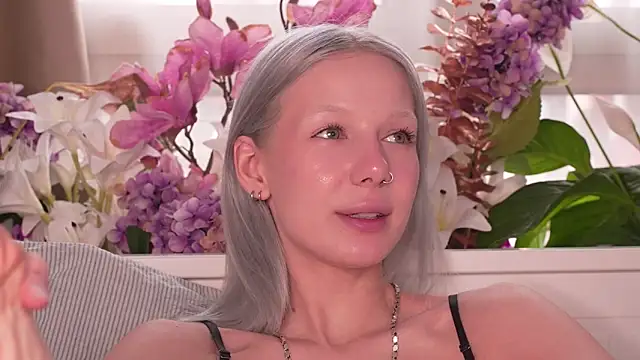 Snapshot of RanyThomson chatting on 9, 11, 2025 RanyThomson online show from 9, 11, 2025