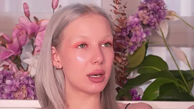 Snapshot of RanyThomson chatting on 10, 11, 2025 RanyThomson online show from 10, 11, 2025