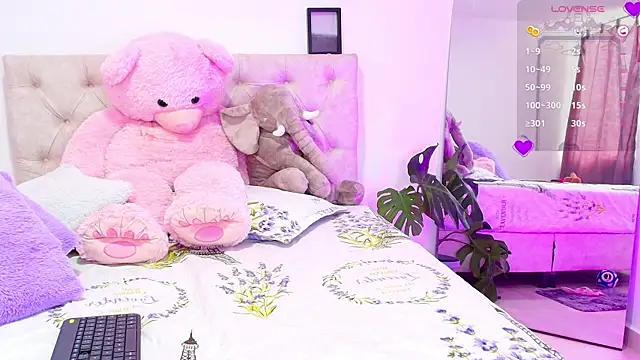 SoofiKiss online show from 9, 10, 2025