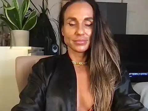 GluteQueenE online show from 16, 10, 2025