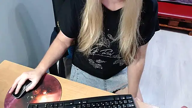 Ledi Catherin online show from 3, 12, 2025