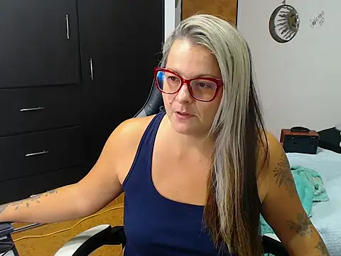 Snapshot of perlagoloza05 chatting on 16, 10, 2025 perlagoloza05 online show from 16, 10, 2025