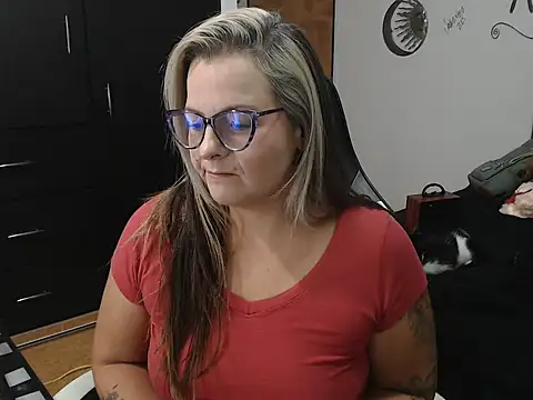 Snapshot of perlagoloza05 chatting on 21, 10, 2025 perlagoloza05 online show from 21, 10, 2025