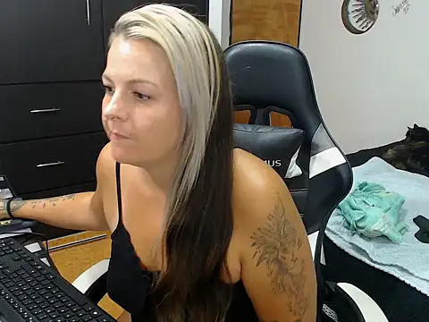 Snapshot of perlagoloza05 chatting on 8, 10, 2025 perlagoloza05 online show from 8, 10, 2025