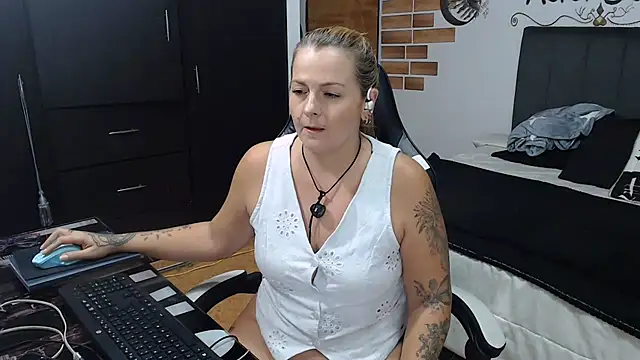 Snapshot of perlagoloza05 chatting on 21, 6, 2026 perlagoloza05 online show from 21, 6, 2026
