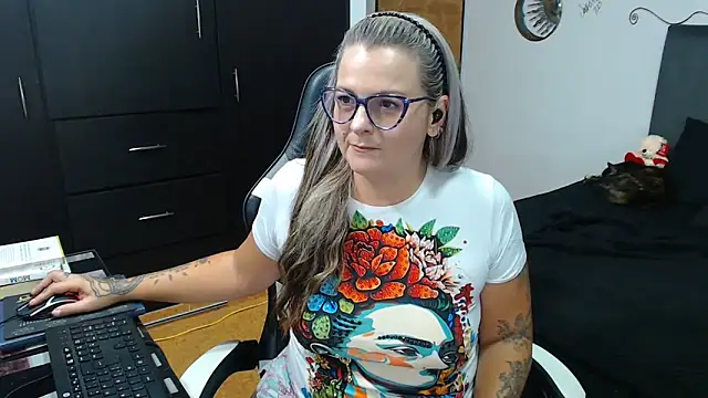 Snapshot of perlagoloza05 chatting on 28, 10, 2025 perlagoloza05 online show from 28, 10, 2025