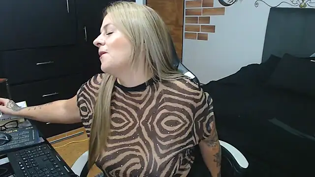 Snapshot of perlagoloza05 chatting on 16, 11, 2025 perlagoloza05 online show from 16, 11, 2025