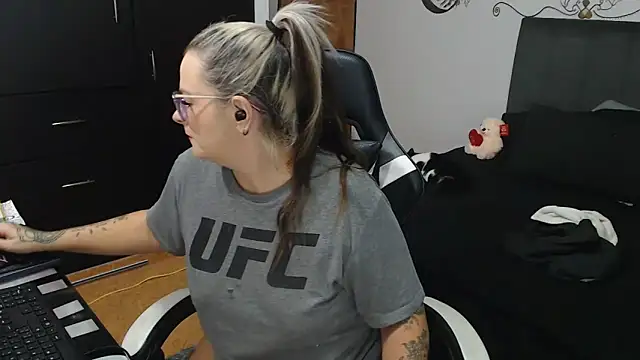 Snapshot of perlagoloza05 chatting on 10, 11, 2025 perlagoloza05 online show from 10, 11, 2025