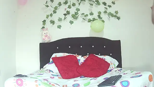 Snapshot of britth_kiss chatting on 3, 10, 2025 britth kiss online show from 3, 10, 2025