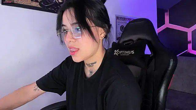 Snapshot of Nixielee_ chatting on 5, 10, 2025 Nixielee online show from 5, 10, 2025