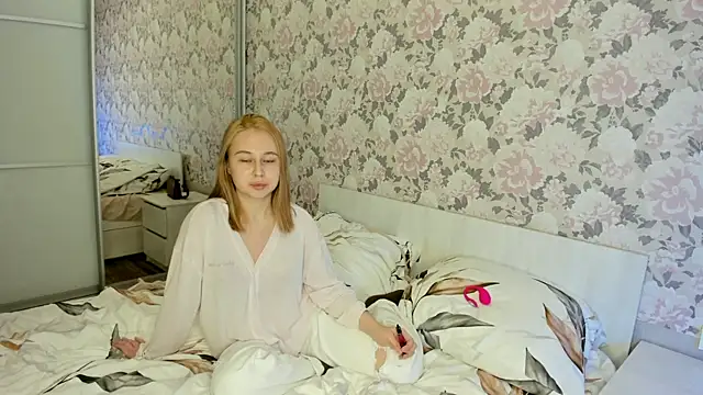 Snapshot of sleepjoi chatting on 2, 12, 2025 sleepjoi online show from 2, 12, 2025