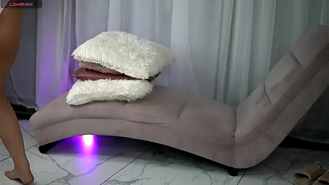 MysticLayla online show from 12, 11, 2025