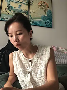 Snapshot of Mile-m chatting on 2, 6, 2026 Mile-m online show from 2, 6, 2026