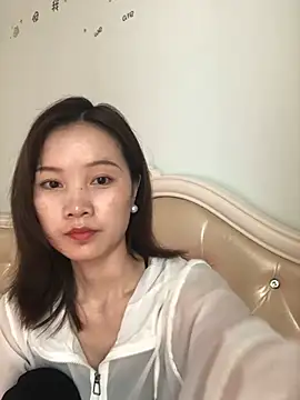 Snapshot of Mile-m chatting on 6, 5, 2026 Mile-m online show from 6, 5, 2026