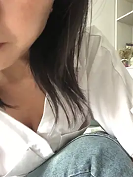 Snapshot of Mile-m chatting on 5, 6, 2026 Mile-m online show from 5, 6, 2026