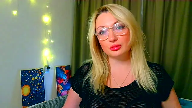 Snapshot of Mila5361 chatting on 17, 10, 2025 Mila5361 online show from 17, 10, 2025