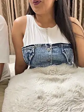 vickyandtania online show from 10, 3, 2026